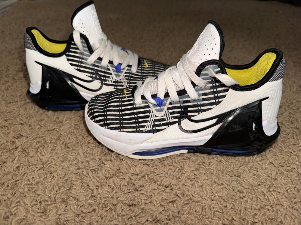 Nike LeBron Witness 6 'White Persian Violet' size 4 Y youth